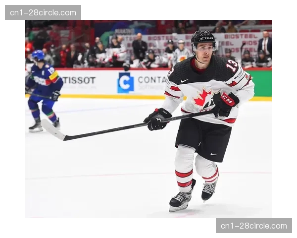 冰球男子半决赛战术对比 加拿大芬兰对抗强度与技术特点