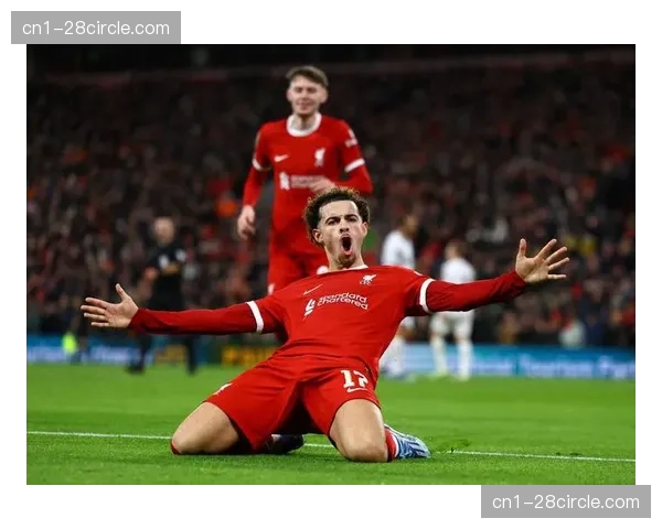 西汉姆联客场防守漏洞百出 被利物浦五次洞穿球门